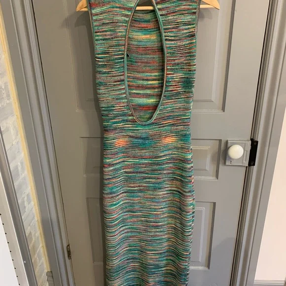 Vertigo Maxi Keyhole Back - Picture 3 of 7